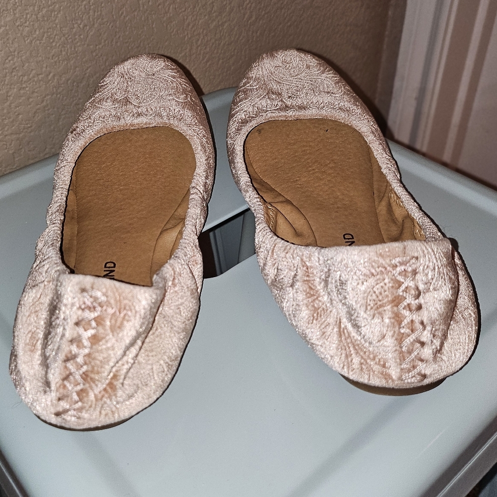 Lucky Brand Velvet Pale Pink Flats for Everyday Comfort - Picture 4 of 4